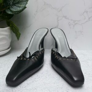 BCBG Black flag heels bow design